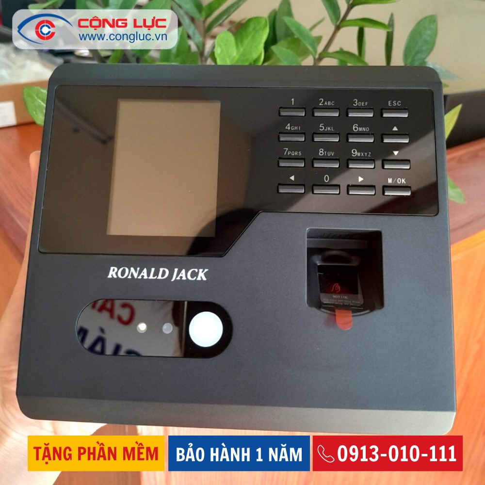lắp đặt máy chấm công khuôn mặt Ronald Jack FA-110 ở văn phòng công ty Gold Partner Logistics toà nhà thành đạt