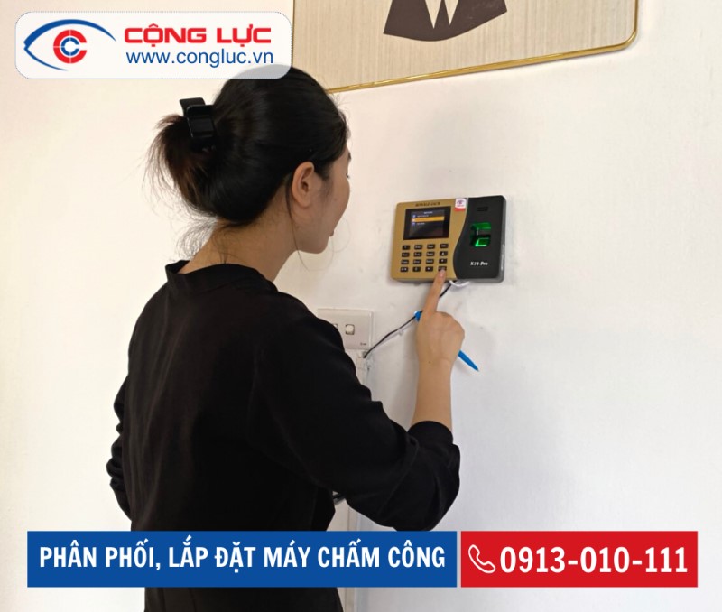 hình ảnh thực tế lắp đặt máy chấm công vân tay ronald jack k14 pro