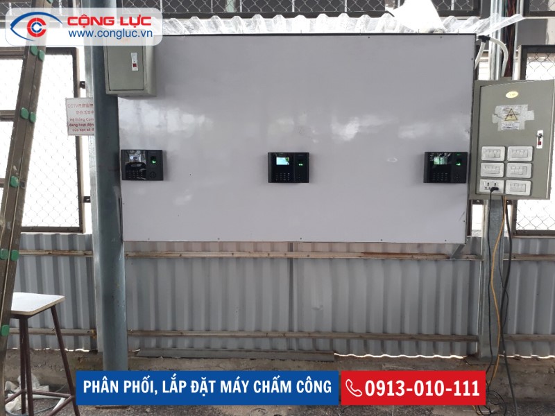 hình ảnh thực tế lắp đặt máy chấm công vân tay ronald jack x958c