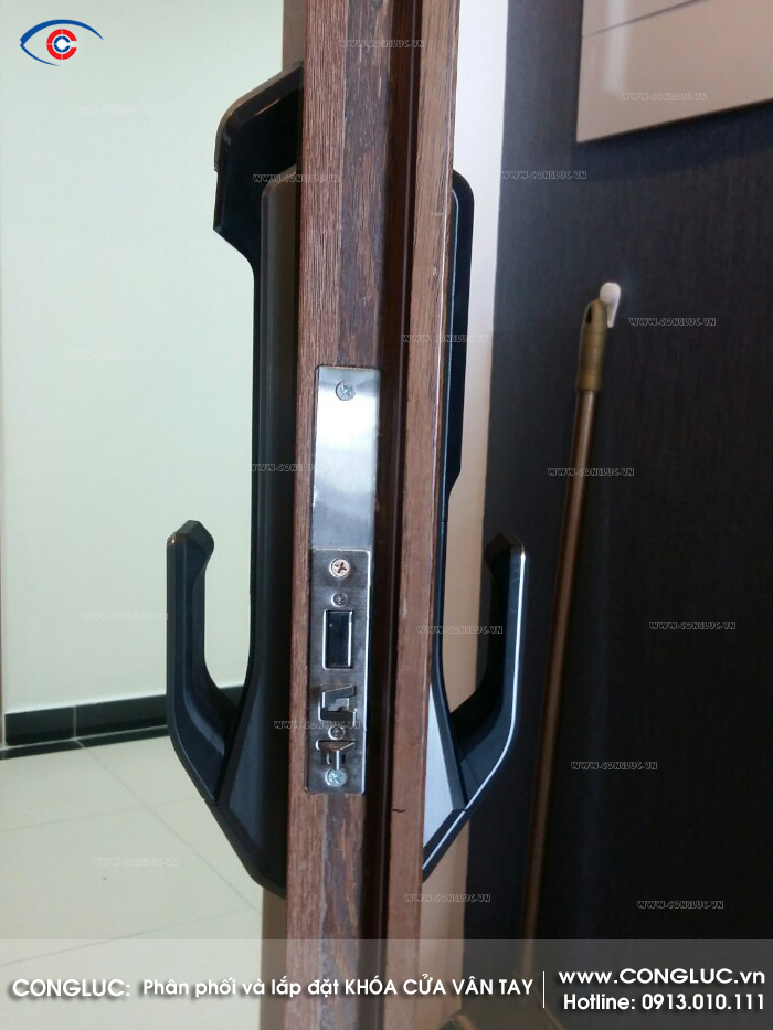 Lắp khóa cửa vân tay tầng 15 tòa nhà SHP Hải Phòng