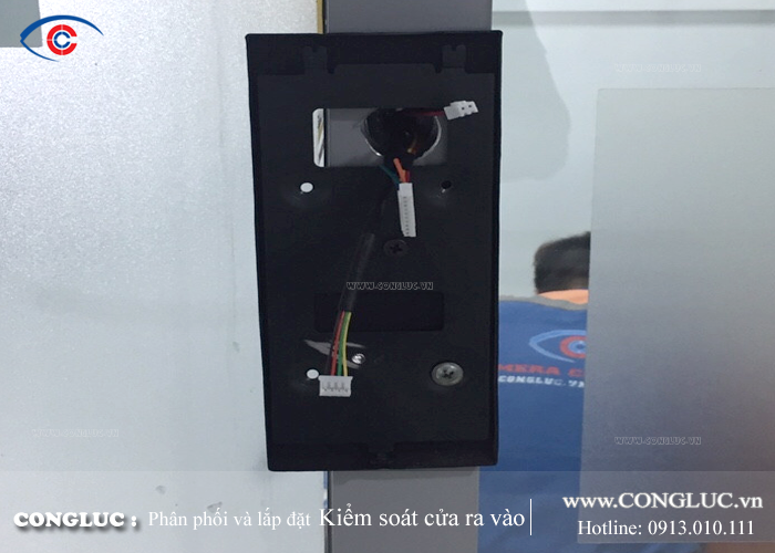 Lắp máy kiểm soát ra vào bằng vân tay công ty xây lắp nhật minh