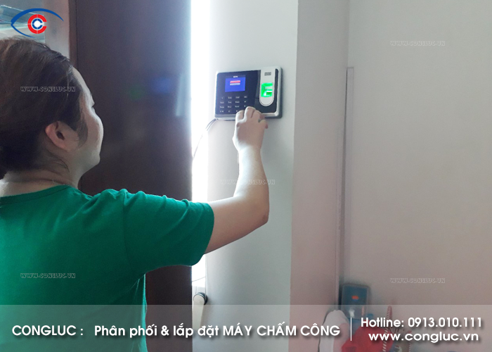 Lắp máy chấm công giá rẻ 0 đồng