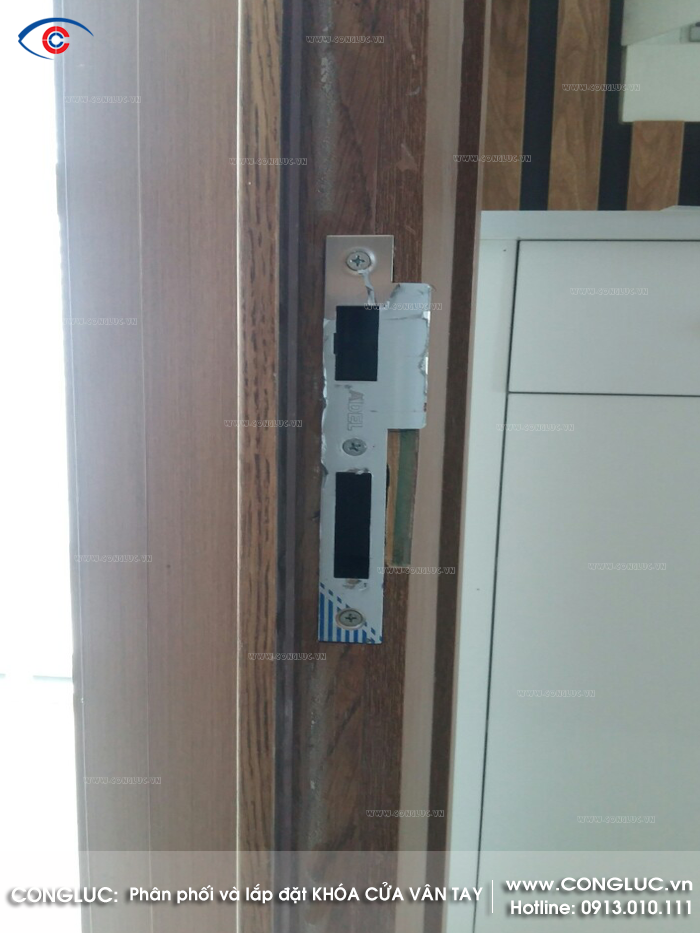 Lắp khóa cửa vân tay cho căn hộ 7 tầng 25 tòa nhà SHP Hải Phòng