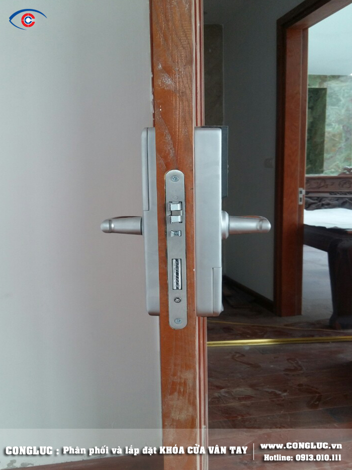 Lắp đặt khóa cửa vân tay Adel 5500 căn hộ SHP Plaza Hải Phòng