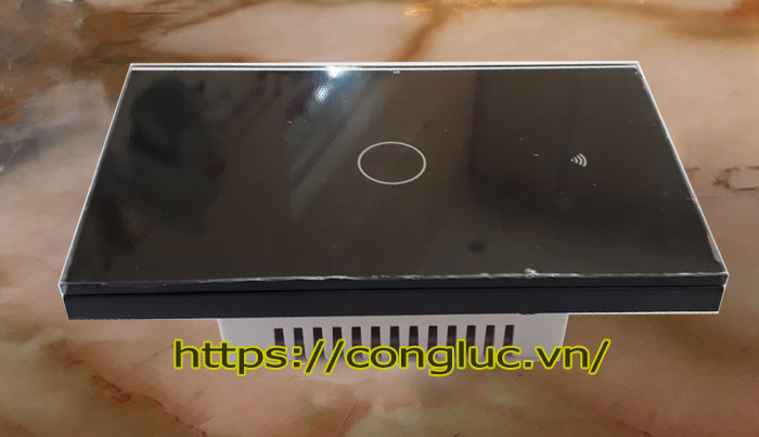 Công tắc cảm ứng wifi 1 nút màu đen