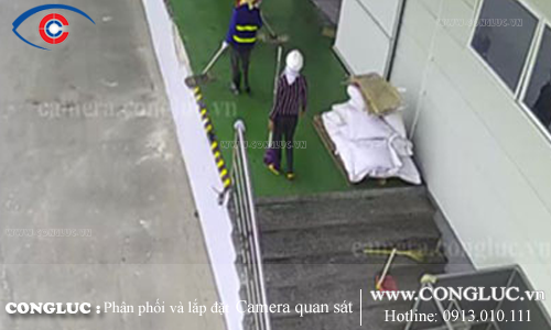 Lắp đặt camera quan sát theo dõi công nhân làm việc