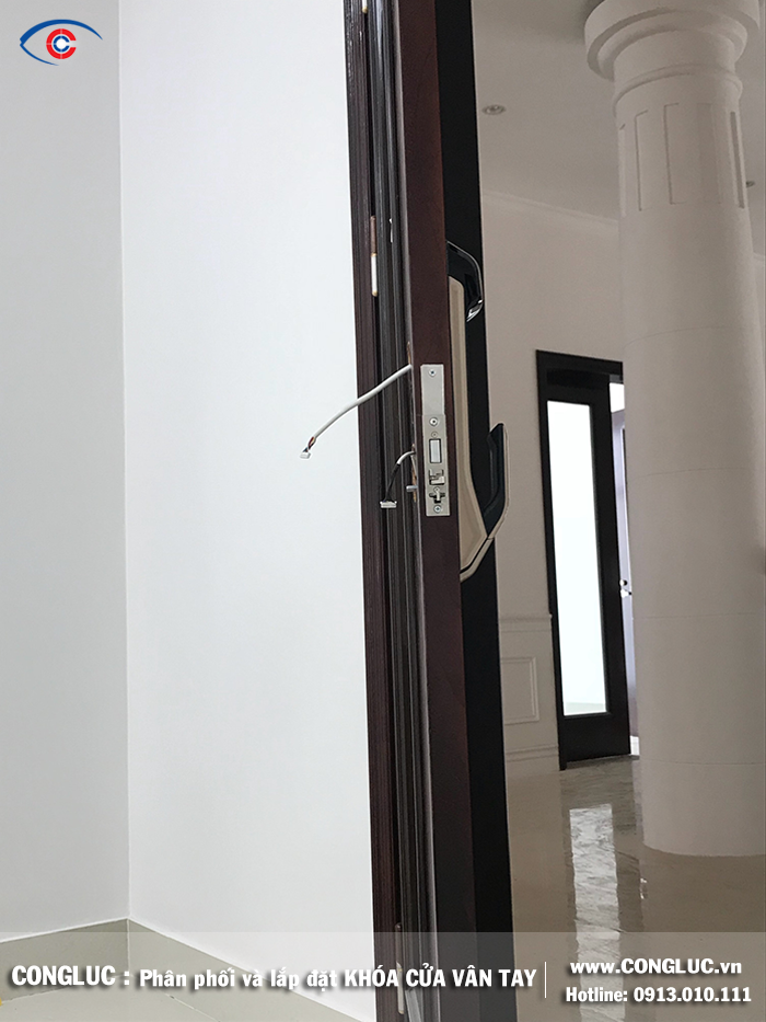 Lắp khóa vân tay cho công ty cổ phần đầu tư Sao Đỏ