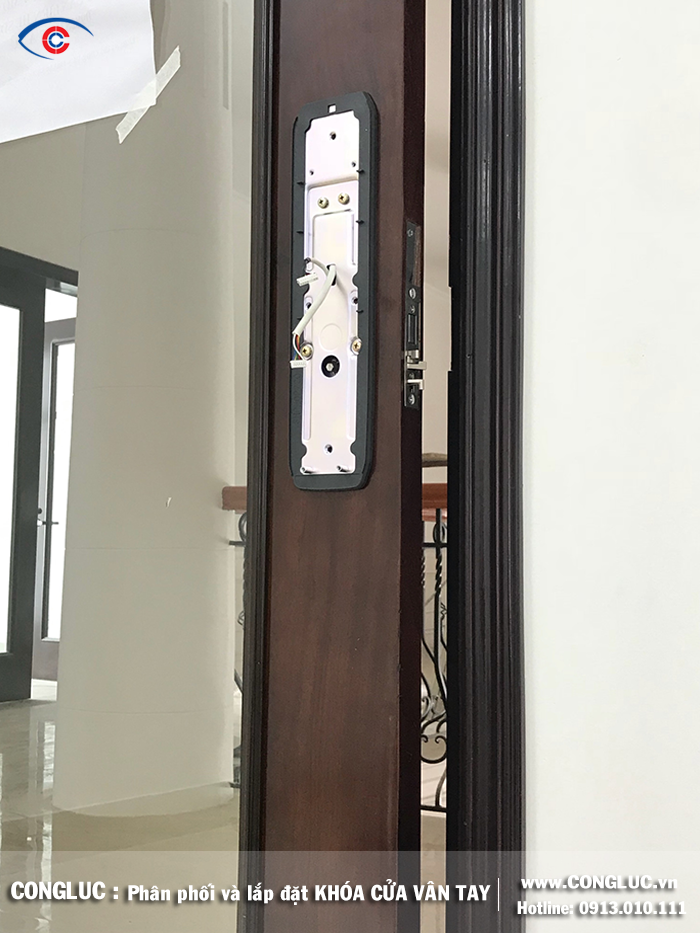 Lắp khóa vân tay tại đường Phạm Văn Đồng công ty Sao Đỏ