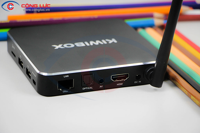 Mặt sau đầu kiwibox s8 chính hãng