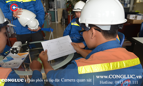 Kỹ thuật viên lắp đặt camera khu dân phố chuyên nghiệp