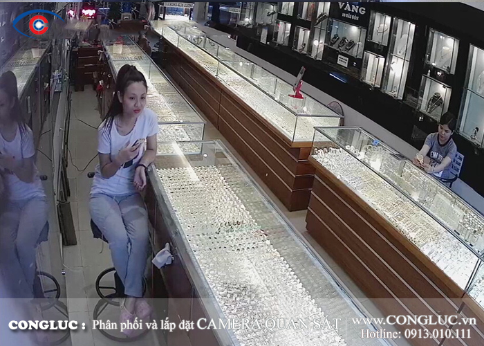 Lắp đặt camera quan sát tại cửa hàng vàng bạc