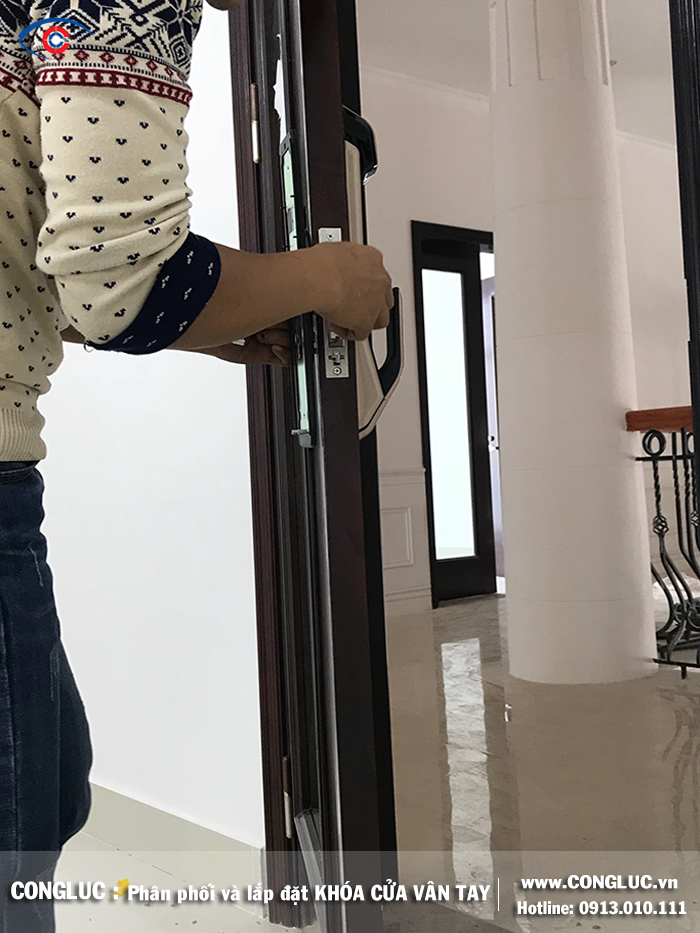 lắp đặt khóa cửa vân tay giá rẻ tại hải phòng 2
