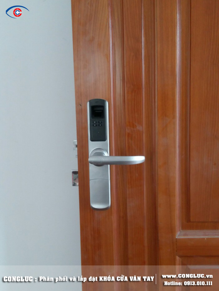 lắp đặt khóa cửa vân tay adel 5500 giá rẻ