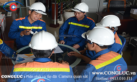 Kỹ thuật viên lắp đặt camera tại Thái Bình