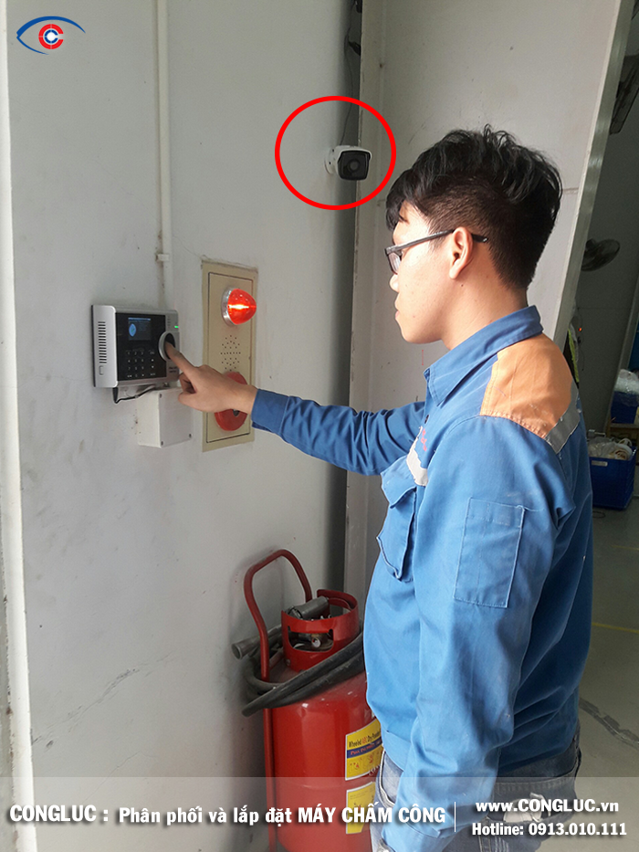Giải pháp bảo vệ máy chấm công với camera quan sát