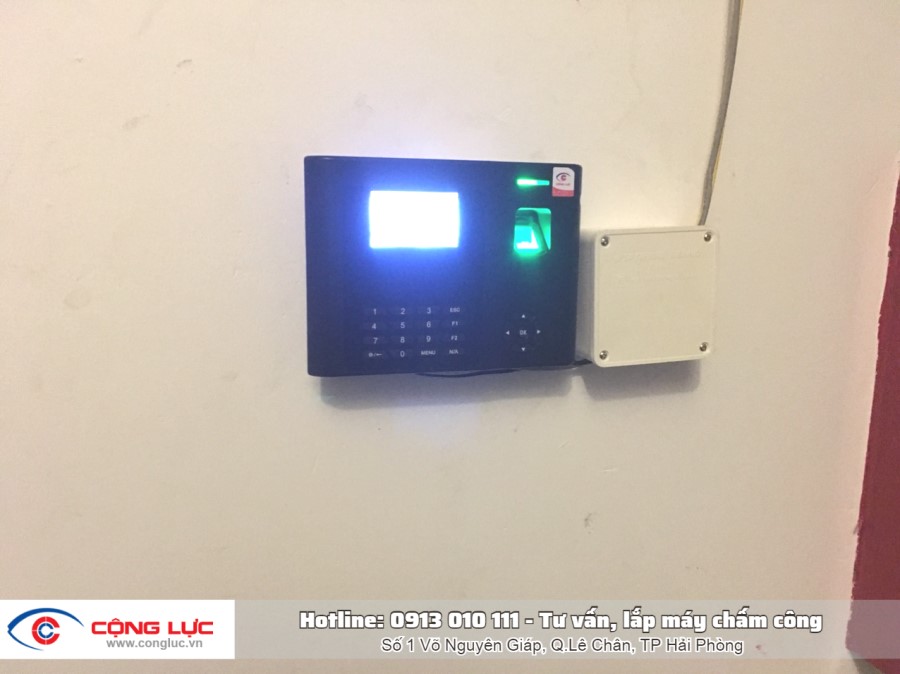 Lắp đặt máy chấm công vân tay Ronald Jack X958C giá rẻ 1
