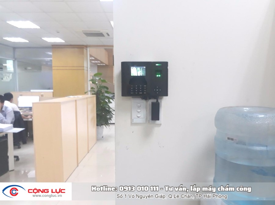 Lắp đặt máy chấm công vân tay Ronald Jack X958C giá rẻ
