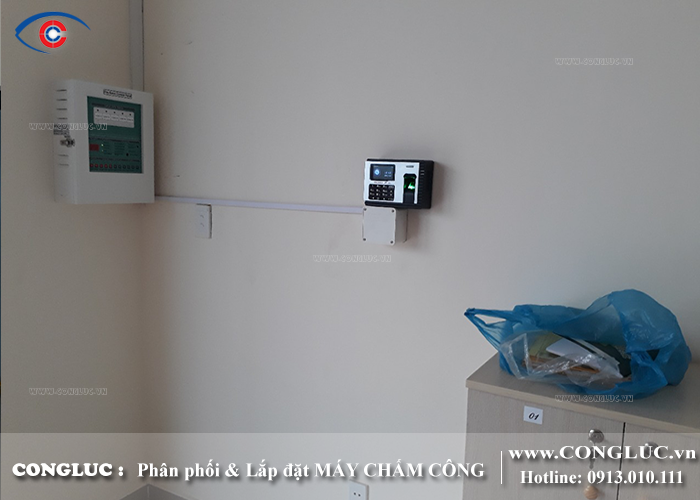 lắp máy chấm công ở khu nhà xưởng Hải Thành công ty Lê Bảo