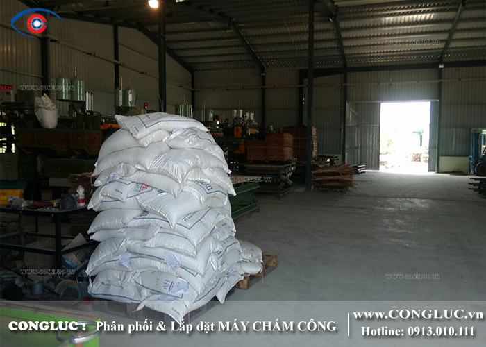 lắp đặt máy chấm công vân tay tại xưởng gỗ Hoàng Huy