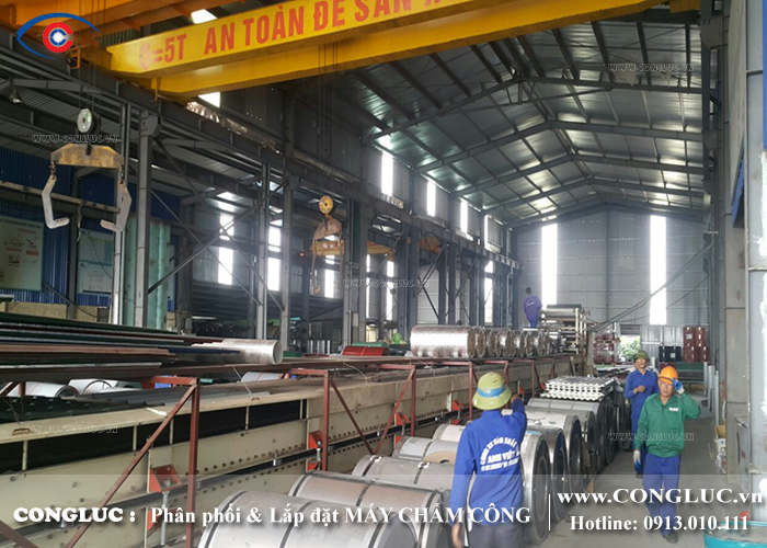 lắp máy chấm công tại xưởng tôn Việt Anh