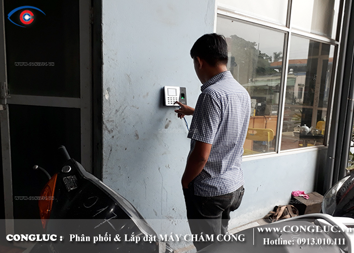 lắp máy chấm công tại trung tâm bảo hành vietruck hải phòng