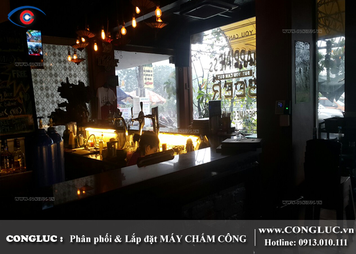 Lắp máy chấm công tại Cát Bà cho nhà hàng Oasis Bar